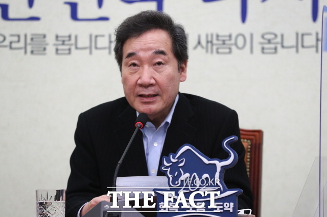 당대표에서 물러나는 이낙연 더불어민주당 대표가 윤석열 전 검찰총장에 대한 언급을 자제했다. 9일 이날 열린 퇴임 기자회견에서 취재진들과 질의응답하고 있는 이 대표. /국회사진취재단