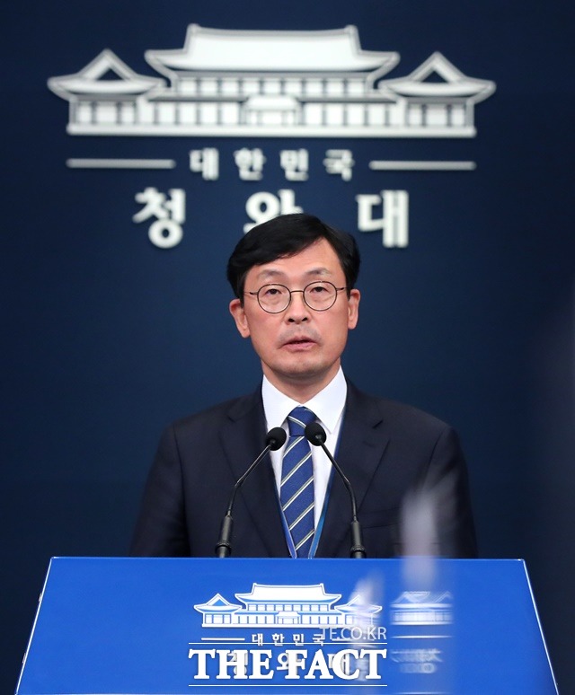 이호승 신임 청와대 정책실장은 1일 임대차 3법과 관련해 임대인의 주거 안정성에 기여했다라며 제도의 전환에는 약간의 부작용이 있을 수 있다고 말했다. 이 정책실장이 지난달 29일 취임 인사말을 하는 모습. /뉴시스