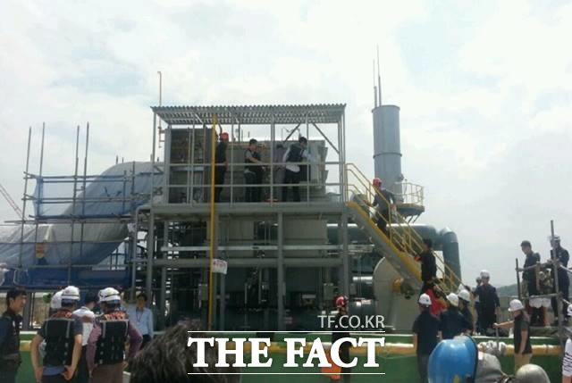 6년 전 협력업체 직원 3명이 숨진 SK하이닉스 반도체공장 질식사고 책임자들에게 집행유예, 하이닉스 법인에 벌금형이 확정됐다. 사진은 당시 사고 현장/뉴시스