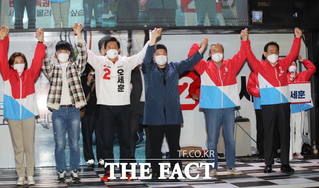 오세훈 국민의힘 후보는 이렇게 20대 청년, 30대 청년이 지지 유세하는 날이 올 수 있다는 것은 상상도 못했던 일이라며 공정한 서울시를 만들겠다고 약속했다. /국회사진취재단