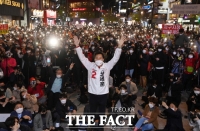  오세훈, 신촌서 '피날레 유세'…