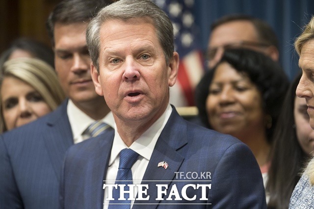 브라이언 켐프 미국 조지아주지사가 조 바이든 미국 대통령에게 국제무역위원회의 SK이노베이션 배터리 수입금지 조처를 뒤집어줄 것을 거듭 촉구했다. /AP.뉴시스