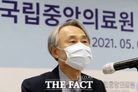  중앙임상위 '집단면역 어렵다…바이러스와 더불어 살아야'