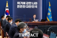  문 대통령 '백신 도입·접종 원활…상반기 1300만 명 접종도 가능'