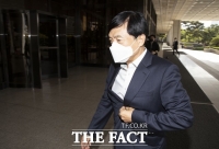  '첫 피고인 중앙지검장' 불명예…이성윤의 선택은