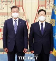  文대통령, 김오수 검찰총장 임명장 수여…'공정한 검찰로 거듭나길'