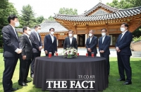  文대통령 '4대 그룹 덕분에 한미정상회담 성과 참 좋았다'