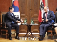  문 대통령, 오스트리아 하원의장 면담…''전략적 동반자'로 함께 위기 극복'