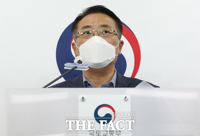 김선태 국토교통부 철도국장이 29일 오후 정부세종청사에서 비수도권 광역철도 확대 등 제4차 국가철도망 구축계획에 대해 설명하고 있다. /뉴시스.공동취재사진