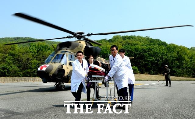 12일 경기도소방재난본부 등에 따르면 이날 오전 10시 41분께 포천시 이동면 육군항공대대 활주로에서 응급 의무수송헬기 1대가 착륙 도중 불시착했다. /뉴시스