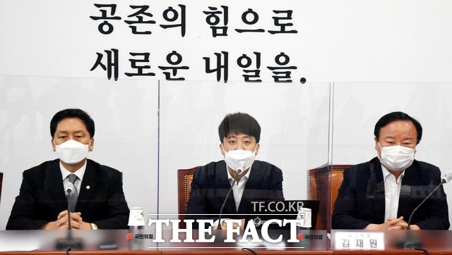 이준석 국민의힘 대표는 슬그머니 사라진 소득주도성장을 대체하는 한국판 뉴딜 2.0도 갈수록 우려되는 지점이 있다고 비판했다. /국회사진취재단