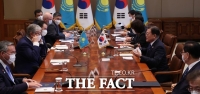  문 대통령, 한·카자흐스탄 정상회담…실질 협력 증진 논의