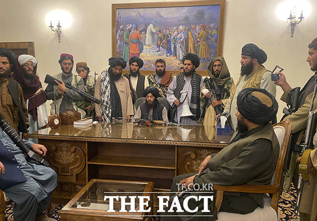 아프가니스탄을 장악한 탈레반이 몇 주 내로 새로운 정부 모델을 공개할 예정이라고 로이터 통신이 21일 보도했다. /카불=AP.뉴시스