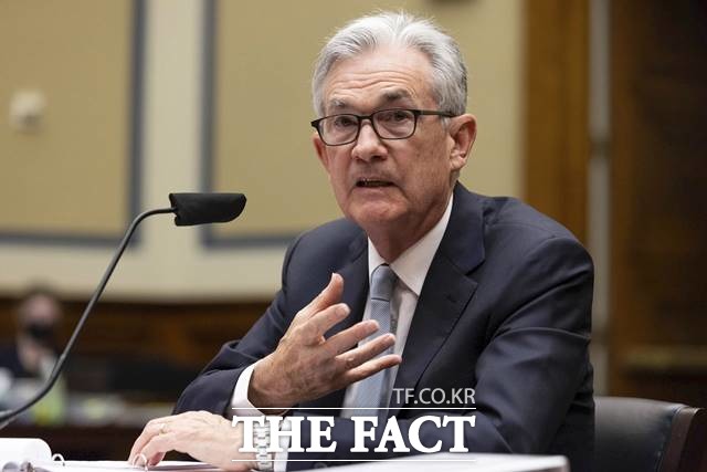 미국 중앙은행인 연방준비제도(Fed·연준)가 빅스텝 금리 인상을 단행한 가운데 제롬 파월 의장은 자이언트 스텝에 대해서는 고려하고 있지 않다고 선을 그었다. 사진은 제롬 파월 연준 의장. /뉴시스