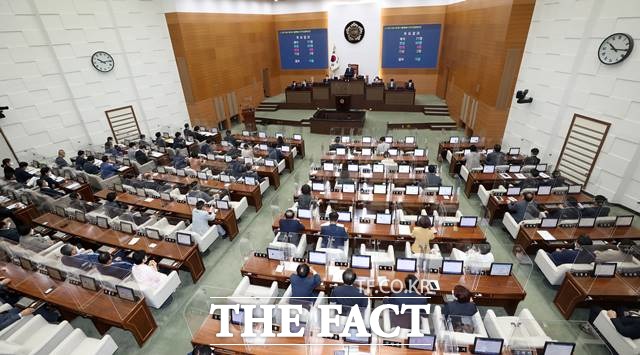 서울시의 내년 예산안이 연내 서울시의회를 통과할 가능성이 높아졌다. 9월2일 오전 서울 중구 서울시의회에서 열린 제302회 임시회 제2차 본회의 모습. /뉴시스