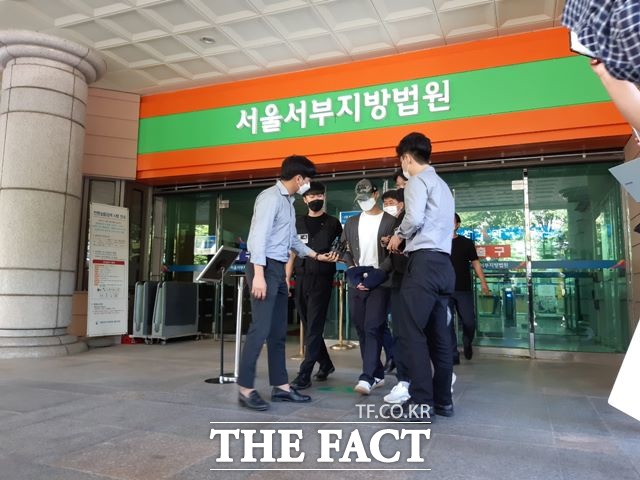 검찰이 서울 마포구 한 오피스텔에서 여자친구를 때려 숨지게 한 혐의로 기소된 30대 남성에게 징역 10년을 구형했다. /뉴시스