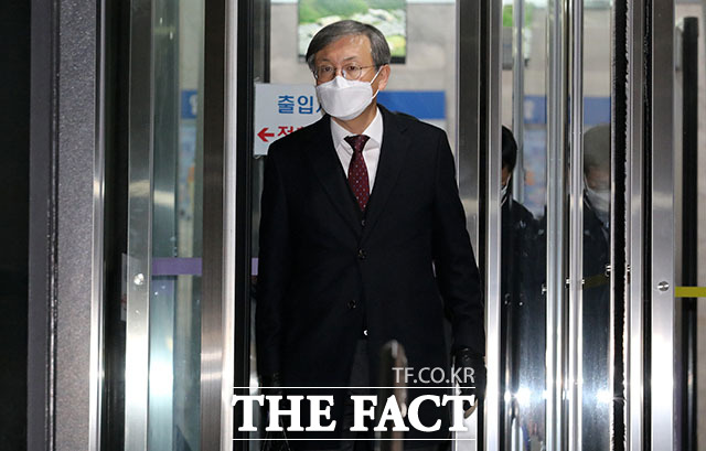 한동수 대검찰청 감찰부장이 자신이 이성윤 서울고검장 측근의 공소장 유출 의혹을 덮으려했다고 보도한 기자를 형사고소했다. /뉴시스