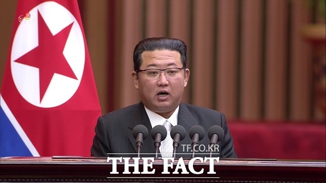 김정은 북한 노동당 총비서 겸 국무위원장이 지난달 29일 평양 만수대의사당에서 열린 북한 최고인민회의 제14기 제5차 회의 2일 회의에서 시정연설을 하는 모습. /조선중앙TV·뉴시스