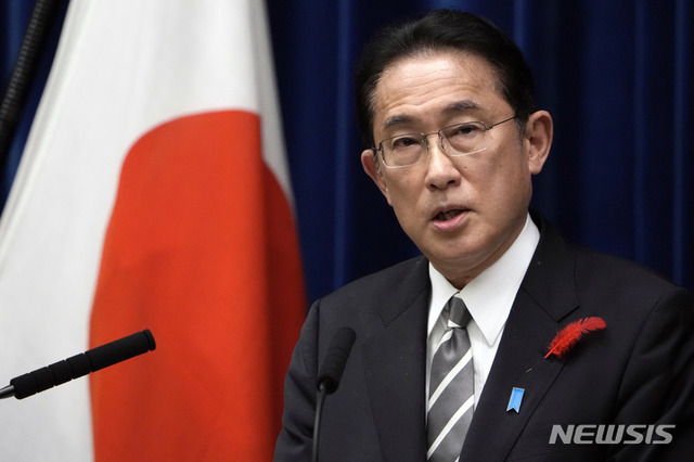 기시다 후미오(岸田文雄) 신임 일본 총리가 야스쿠니(靖國) 신사에 공물을 봉납한 데 대해 정부가 유감을 표했다. /도쿄(일본)=AP/뉴시스