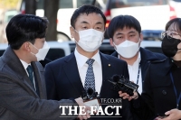  '도이치모터스 의혹' 권오수, 구속심사 출석…김건희 질문에 침묵