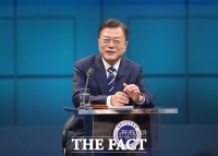  문 대통령 '단계적 일상회복 기뻐…민생경제·소상공인 영업에 활기'