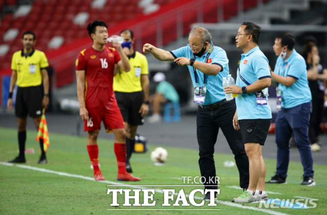 베트남 축구 사상 첫 월드컵 최종예선 승점과 승리를 따낸 박항서 감독./AP.뉴시스