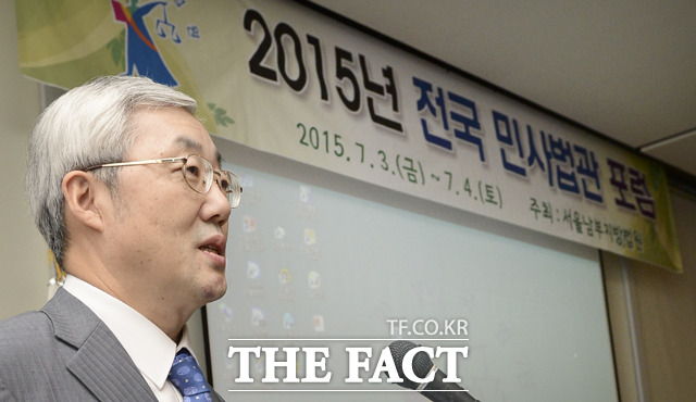 윤성근(사진) 서울고등법원 부장판사가 11일 담도암 투병 끝에 별세했다. /뉴시스