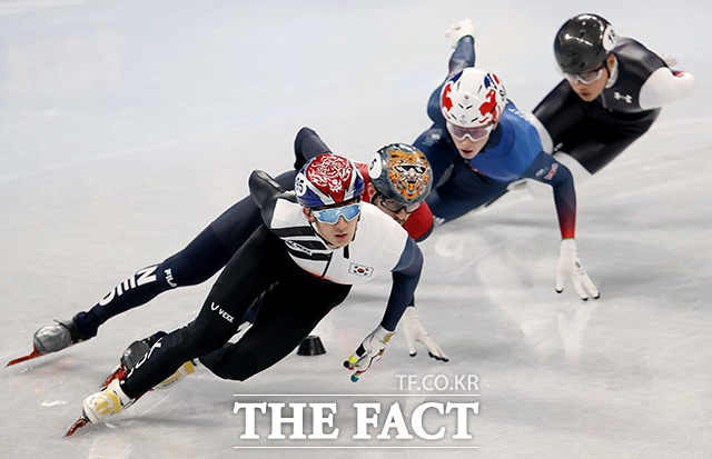 5일 오후 중국 베이징 캐피털 인도어 스타디움에서 열린 남자 1000m 예선 1조 경기, 한국 박장혁이 질주하고 있다. / 베이징(중국)=뉴시스