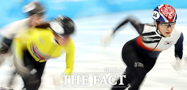 역주 펼치는 김아랑.