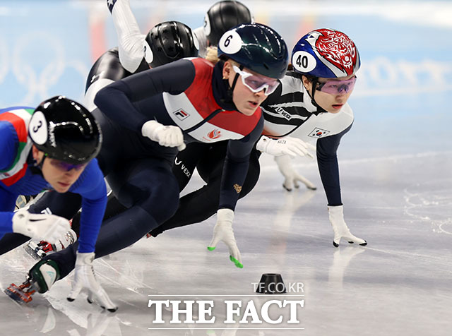 이어진 쇼트트랙 여자 1000m 준결승에서 최민정이 3위로 결승선을 통과, 파이널A 진출을 성공하고 있다.
