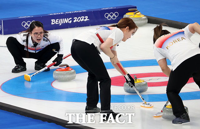 2014 소치 올림픽 우승팀 캐나다를 상대로 선전한 팀 킴.