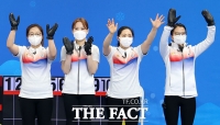  한국 여자 컬링, 일본에 10-5 완승…4강 불씨 되살렸다