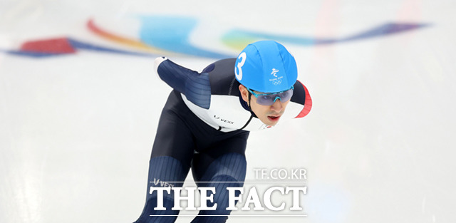 2022 베이징 동계올림픽 스피드 스케이팅 남자 매스스타트 준결승 경기가 19일 오후 중국 베이징 국립 스피드 스케이팅 오벌 경기장에서 열린 가운데 한국 이승훈이 레이스를 펼치고 있다. /베이징=뉴시스