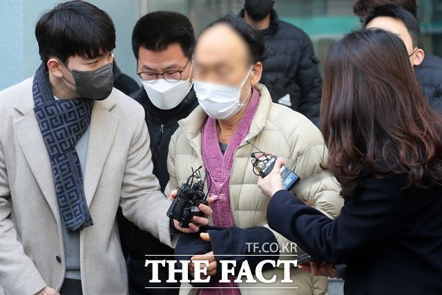 송영길 전 더불어민주당 대표에게 흉기를 휘둘러 다치게 한 혐의를 받는 60대 남성이 재판에 넘겨졌다.