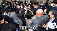  의장실·국민의힘 충돌, 배현진 '여성들 걷어차…박병석 사퇴하라'