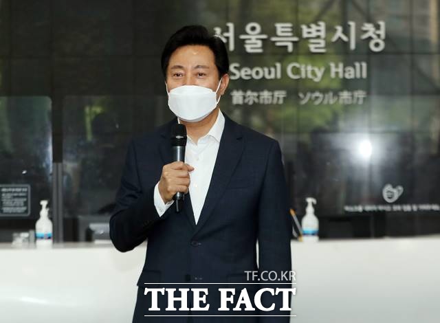 4선 서울시장이 된 오세훈 시장은 지난 선거 기간 동안 TBS 교통방송을 교육방송으로 전환하겠다는 뜻을 밝혔다. /뉴시스