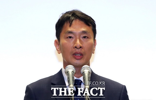 이복현 금융감독원장이 가상자산의 확산이 금융시스템 안정과 금융소비자 보호에 미치는 영향을 면밀하게 검토할 것이라고 밝혔다. 사진은 지난 7일 이복현 신임 금융감독원장이 서울 여의도 금감원에서 취임사를 하고 있는 모습. /뉴시스