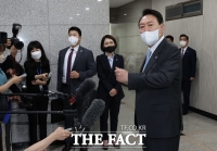  尹대통령, 與 내홍에 '당 수장 아냐…지켜보는 게 맞다'