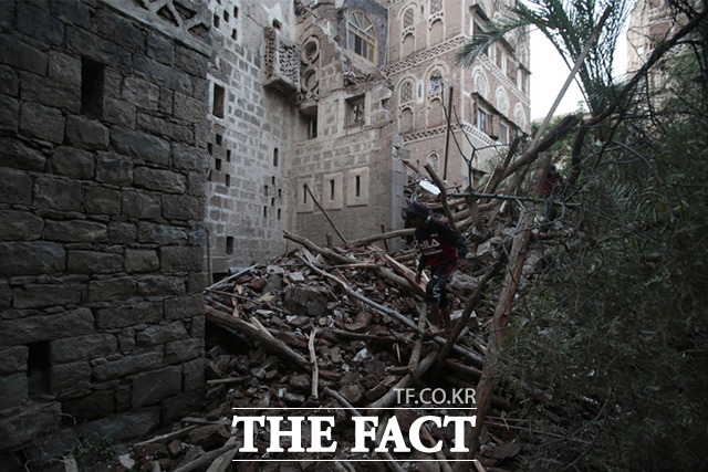 아라비아반도 남서부에 위치한 예민의 수도 사나. 사나의 구시가지는 유네스고 세계문화유산으로 등재돼 있으며, 이번에 내린 많은 비로 일부 건물이 무너져 내리는 등 많은 피해를 입었다. /사나=AP.뉴시스