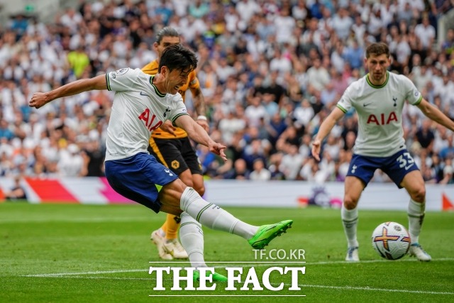 개막 후 4경기에서 골 침묵을 지키고 있는 손흥민이 주 2회 경기를 소화애햐 하는 토트넘의 살인적 일정으로 이적 신입생 히샬리송과 교대로 선발 출전할 것으로 전망되고 있다./런던=AP.뉴시스