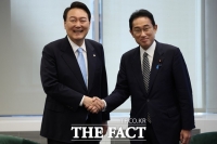  尹, 日 총리와 첫 정상회담…상호 관심사 의견 교환