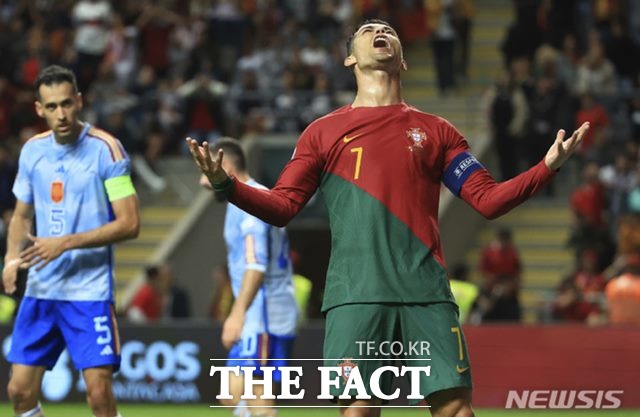 H조의 최강 포르투갈은 9월 유럽 네이션스리그 2경기에서 1승1패를 기록했다. 사진은 28일 스페인전에서 득점 기회를 놓친 호날두의 안타까워하는 장면./브라가(포르투갈)=AP.뉴시스)