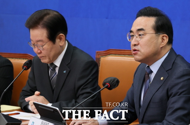 박홍근 더불어민주당 원내대표는 19일 서울 여의도 국회에서 열린 최고위원회의에서 서욱 전 국방부 장관 등에 대한 구속영장 청구에 서해 사건의 기획자는 대통령실이라고 비판했다. /국회사진취재단