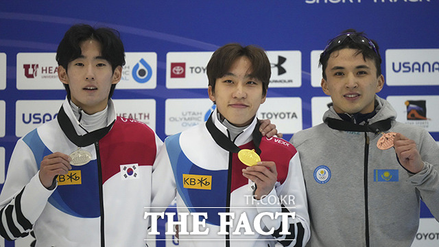 금메달과 은메달을 동시에 건 박지원(가운데)와 홍경환(왼쪽). /솔트레이크시티=AP.뉴시스