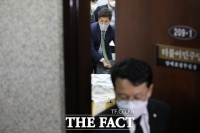  檢, 국회 본관 정진상 사무실 압수수색 착수…민주당 '정치쇼'