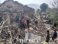  네팔, 규모 5.6 강진에 가옥 무너져…최소 6명 사망 [TF사진관]