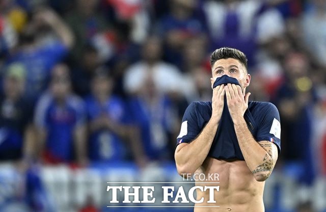 프랑스는 23일 오전 4시(한국시간) 카타르 알자눕 스타디움에서 열린 2022 카타르 월드컵 D조 1차전에서 호주를 4-1로 제압했다. 지루는 프랑스의 전설 티에리 앙리(45)가 갖고 있던 프랑스 선수 역대 A매치 최다 골(51골) 기록과 타이를 이뤘다. /알와크라(카타르)=AP.뉴시스
