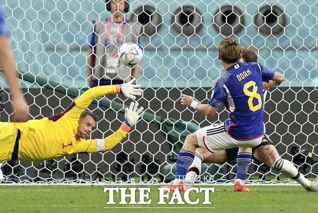 일본은 23일(한국시간) 카타르 할리파 인터내셔널 스타디움에서 열린 독일과 카타르 월드컵 E조 1차전에서 2-1 역전승의 이변을 연출했다. /알라이얀(카타르)=AP.뉴시스