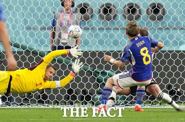 영국 BBC 축구 분석가이자 해설위원인 크리스 서튼이 일본이 독일을 2-1로 꺾을 것이란 예측을 적중시키면서 한국 축구 팬들이 서튼의 입을 주목하고 있다. /알라이얀(카타르)=AP.뉴시스