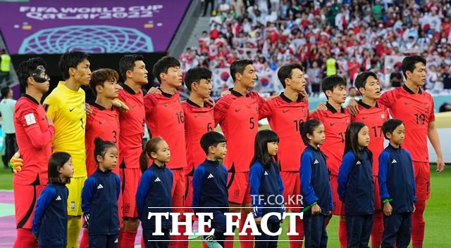 한국 축구 대표팀은 FIFA 랭킹 14위이자 역대 월드컵 2회 우승 경험(1930년·1950년)이 있는 전통의 강호 우루과이를 상대로 밀리지 않는 경기력을 보여줬다. /알라얀(카타르)=뉴시스